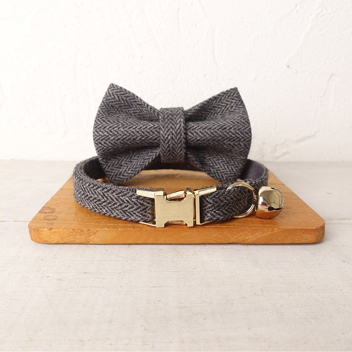 Suit Cat Dog Collar in Gray, Brown, Pink, Blue, Custom with Name, Detachable Bowtie and Bell * Personalised Pet Gift