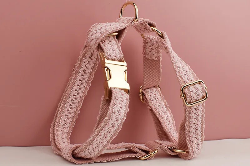 Wedding Dog Collar Custom Pink Lace Flower, Girl Dog Wedding Attire & Personalised Fancy Female Dog Harness Cute for Girl Dog Ring Bearers